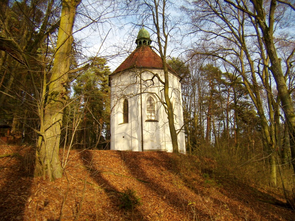 IMAGE: kaple a studánka sv. Vojtěcha Vrčeň